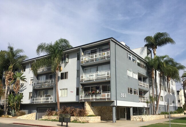 Foto del edificio - 303 California Ave, 3 blocks to the beach, North of Wilshire!