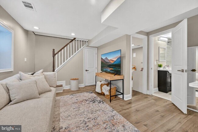 Foto del edificio - 6004 Clay St NE