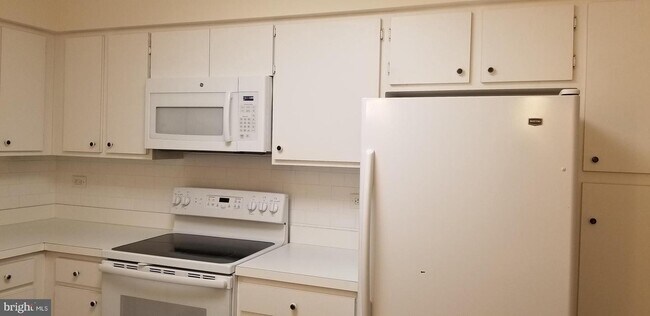 Building Photo - 20722 Valley Forge Cir