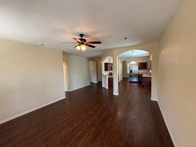 Foto del edificio - 13529 Raintree Dr