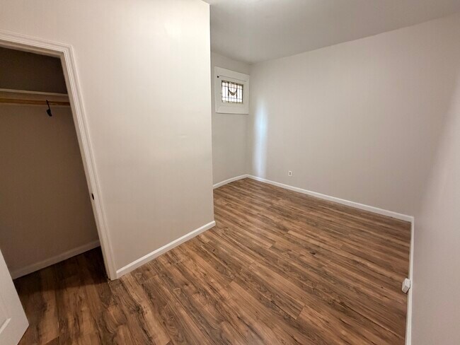 Foto del edificio - 4924 Chalgrove Ave