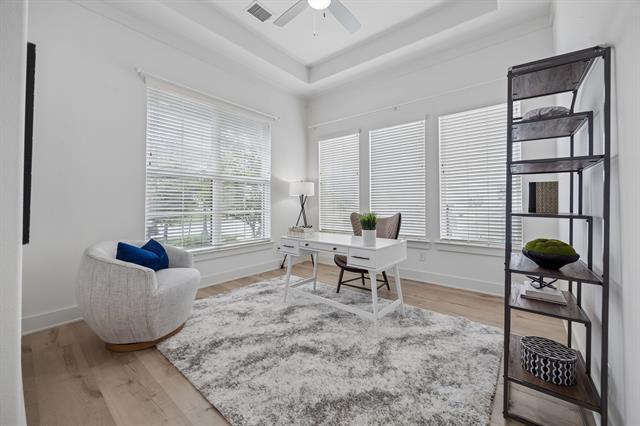 Foto del edificio - 13220 Thedford Dr