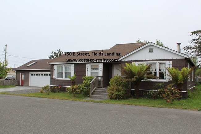 Building Photo - Charming Fields Landing House w/ Large Garage!