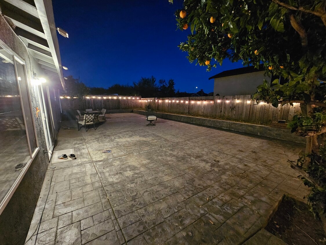 Building Photo - 205 Glenview Cir