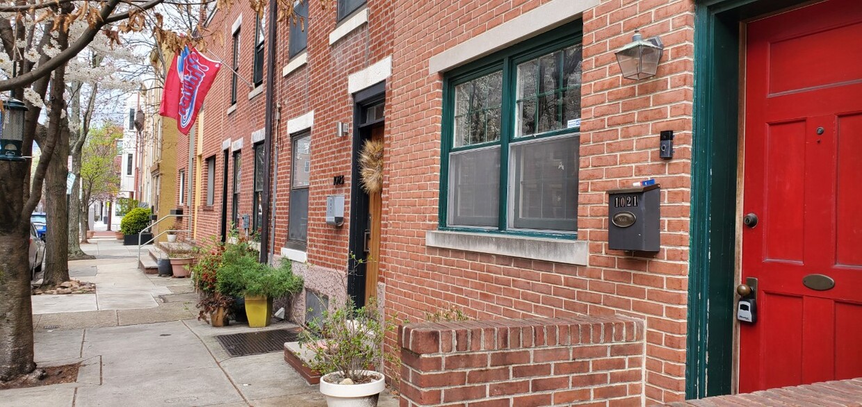 Primary Photo - 1021 Carpenter St