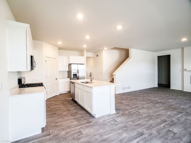 Building Photo - 4 br, 2.5 bath House - 7580 West 105th Place