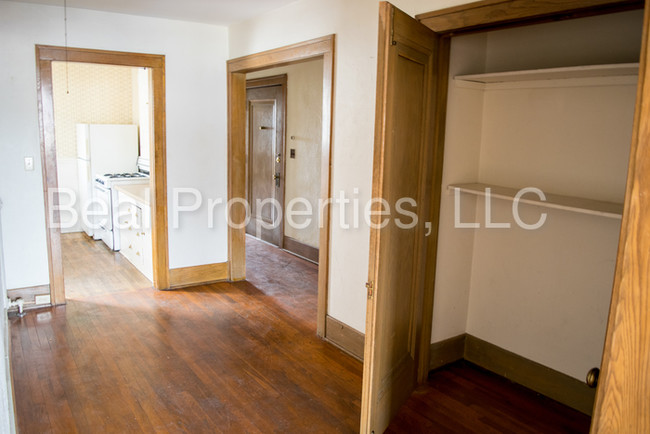 Building Photo - 1389 W Sylvania Ave