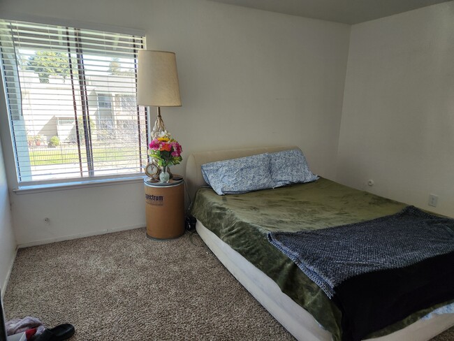 Bedroom with walk in closet - 3722 W Benjamin Holt Dr