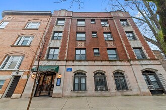 Building Photo - 635 W Barry Ave