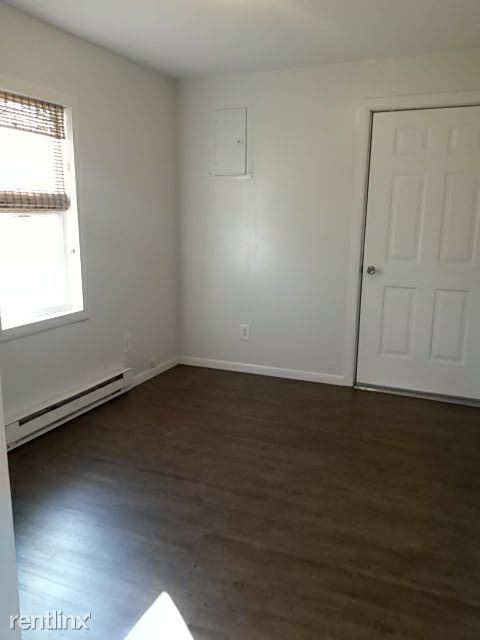 Building Photo - 2 br, 1 bath Apartment - 109 S Main