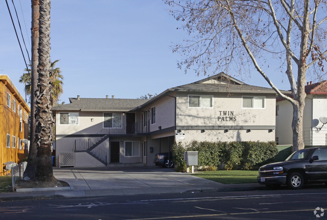 Primary Photo - Twin Palms