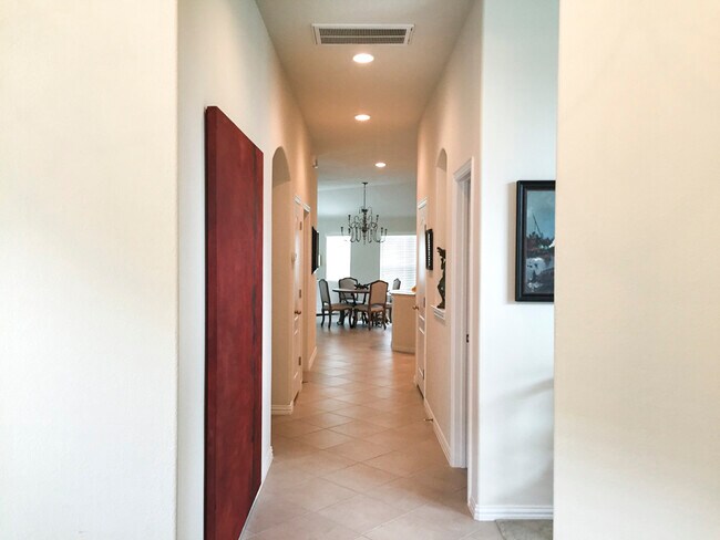 Building Photo - 210 Saffron Springs