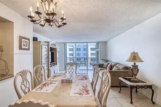 Building Photo - 18051 Biscayne Blvd