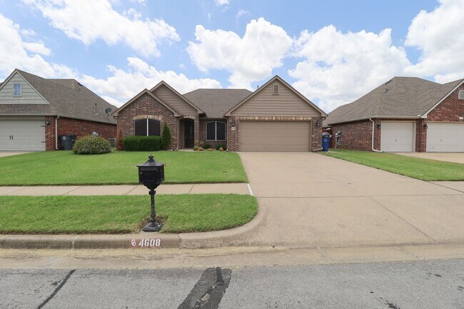 Building Photo - 4 Bedroom Home Available For June Move In!...