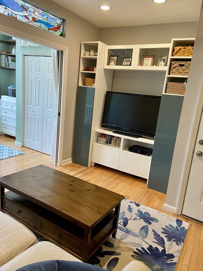 Foto del edificio - 136 New York Ave