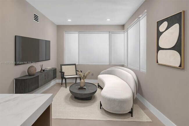 Foto del edificio - 5255 Collins Ave
