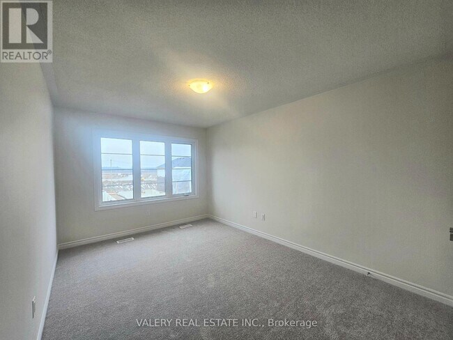 Photo du bâtiment - 31 Phoenix Blvd