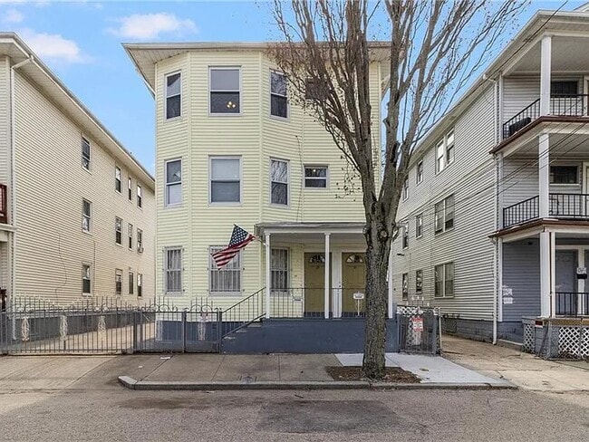 Building Photo - 28 Osborn St