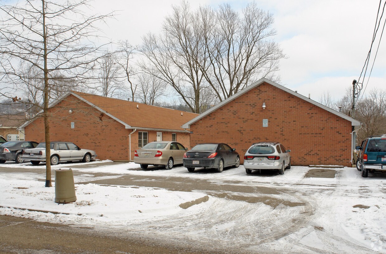 302 Ingleside Ave, Marietta, OH 45750 Apartments in Marietta, OH