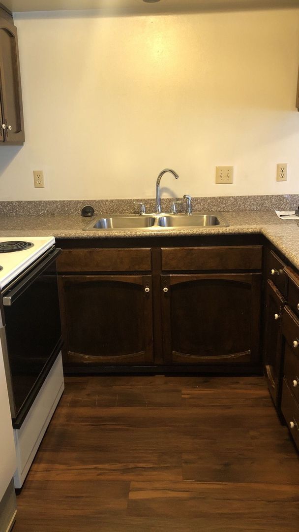 Foto del edificio - 1048-1048 Woodrow Ln