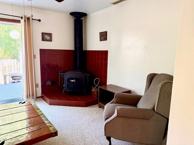 Foto del edificio - 7227 Oak Ridge Pl