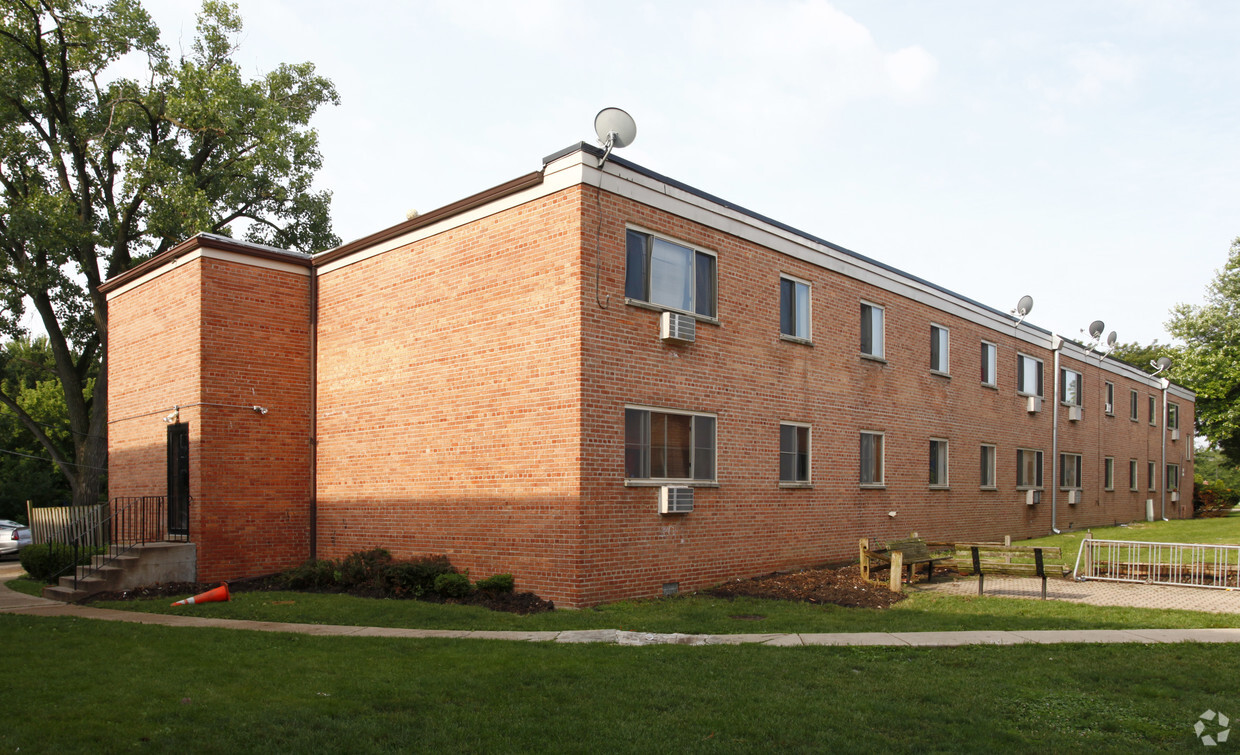 Building Photo - Rivertrail Apartments