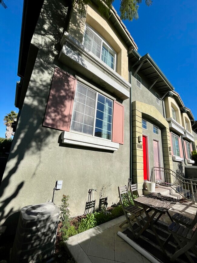 frente del condominio - 16619 Yukon Ave