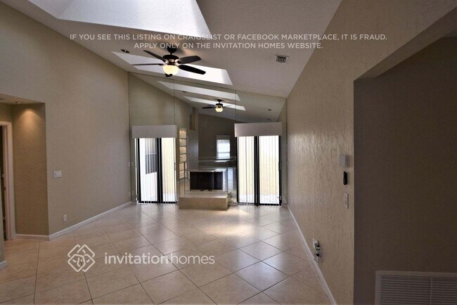 Foto del edificio - 7045 Golf Pointe Cir