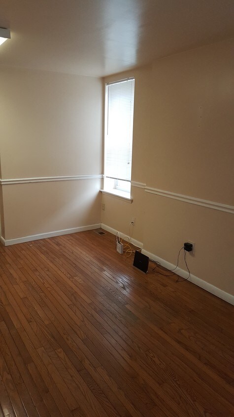 Primary Photo - 643 N 33rd St