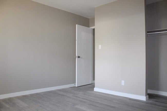 Building Photo - Mainstreet on 33rd Apartments