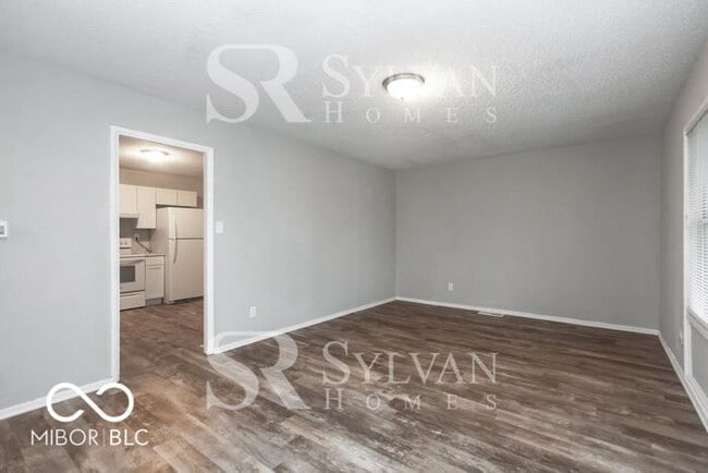 Foto del edificio - 3245 Chrysler St