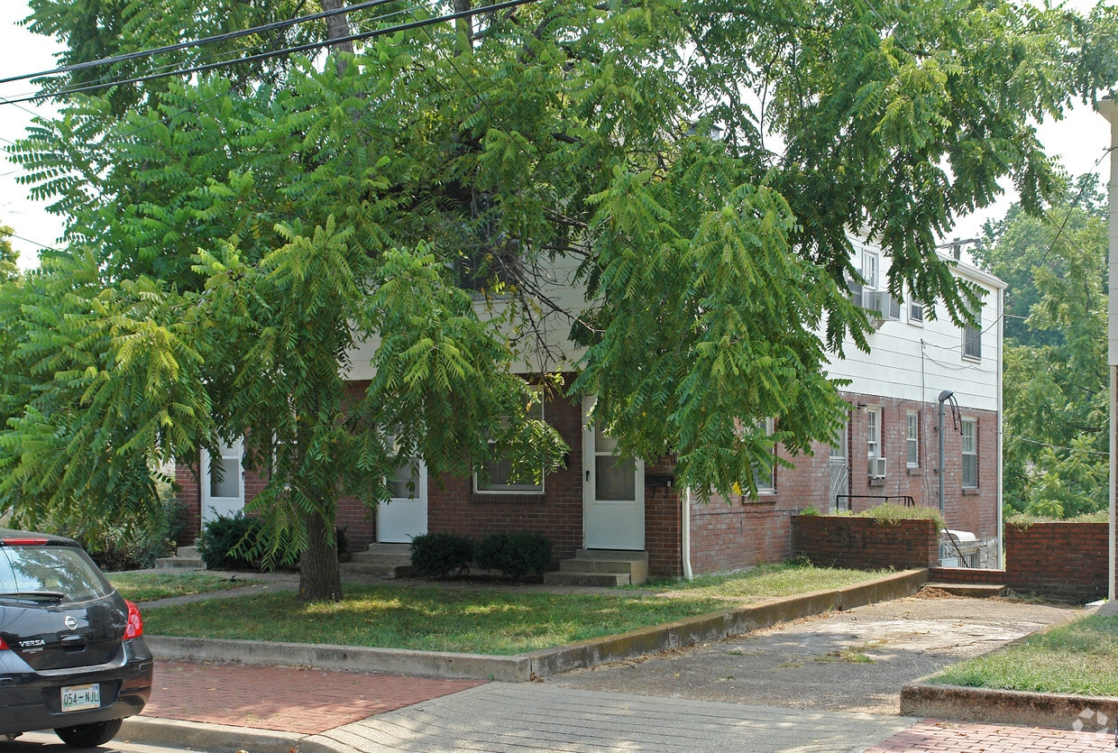 Building Photo - 546 Fatherland St