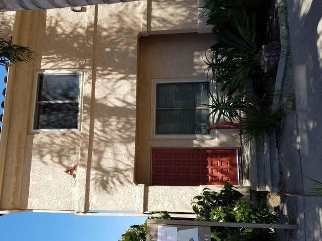 Cerca de la parada de autobús. - 60 Casa St