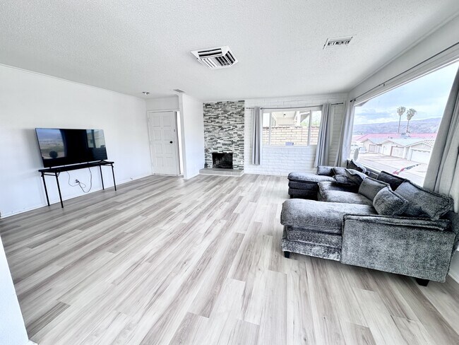 Foto del edificio - 1470 Riverfront Dr