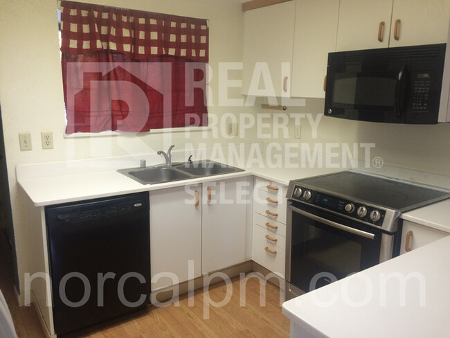 Foto del edificio - 9351 River Oaks Ln