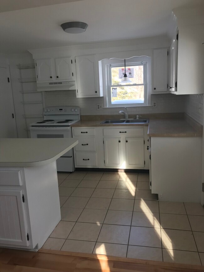Kitchen - 180 Gilbert St