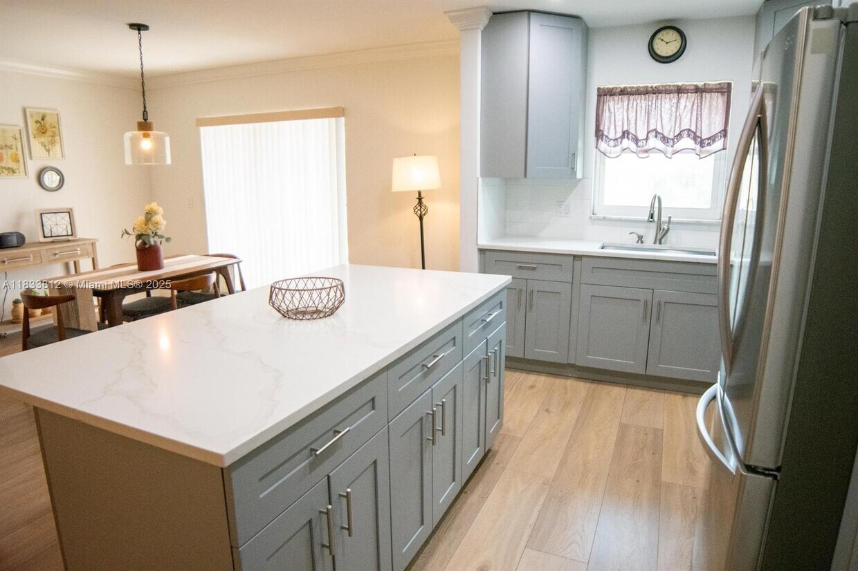 Foto principal - 22785 SW 66th Ave