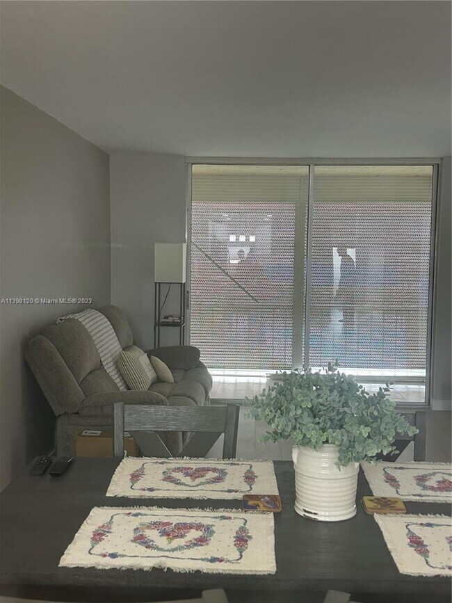 9410 N Hollybrook Lake Dr Unit 209, Pembroke Pines, FL 33025 Condo