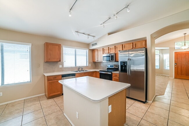 Building Photo - 6660 W Monona Dr