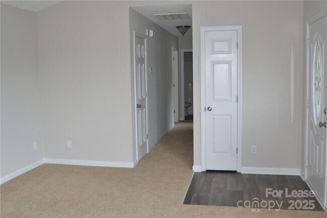 Foto del edificio - 1006 Atherstone St NW