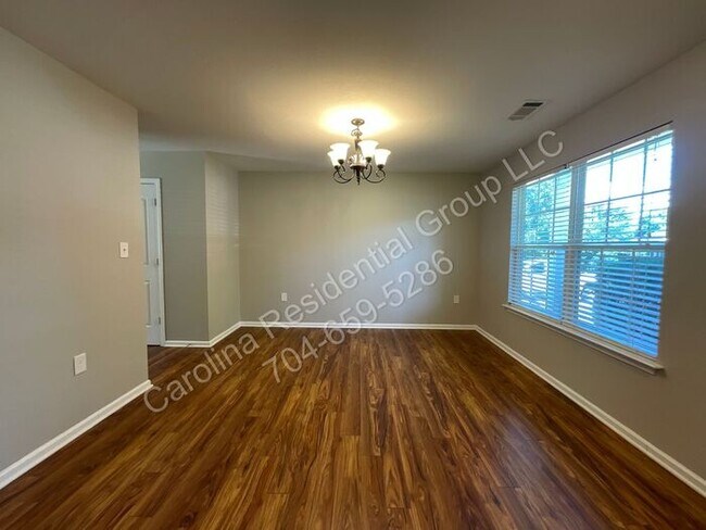Foto del edificio - 1417 River Run Rd