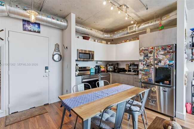 Foto del edificio - 690 SW 1st Ct