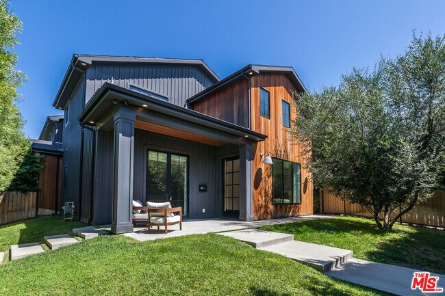 Building Photo - 100 S Crescent Heights Blvd