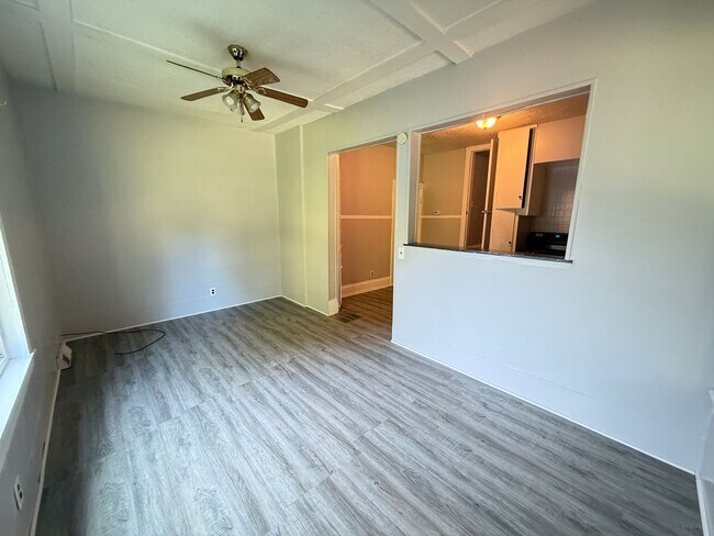 Foto del edificio - 2120 Lansing Ave