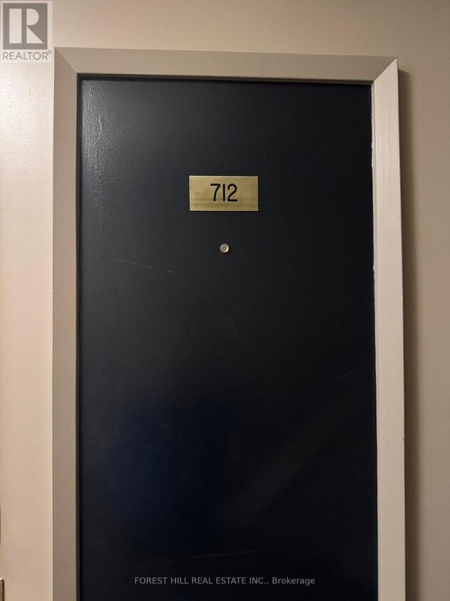 Primary Photo - 909 Bay St.