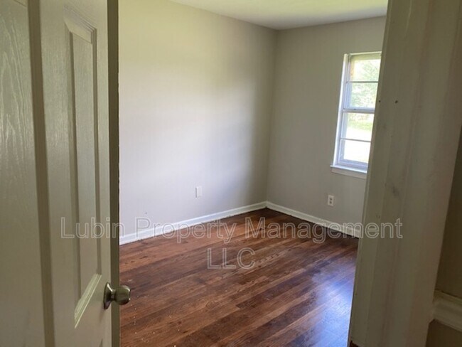 Building Photo - 897 Pawnee Ave