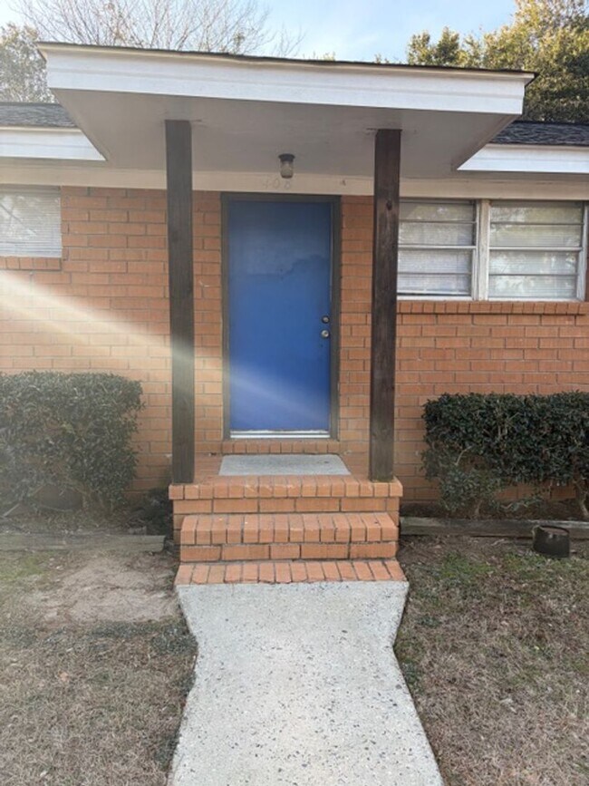 Foto del edificio - 408 Birchwood Dr