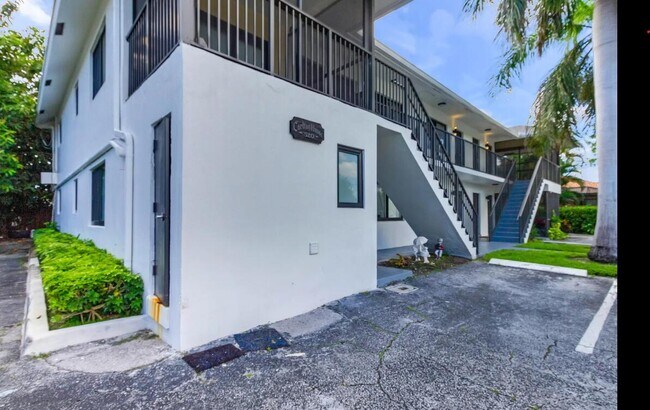 Foto del edificio - 520 NE 44th St