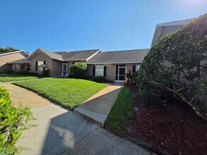 Building Photo - 1236 Villa Ln
