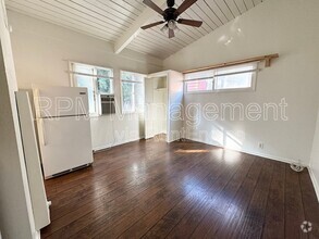 Building Photo - 7036 W Hawthorn Ave